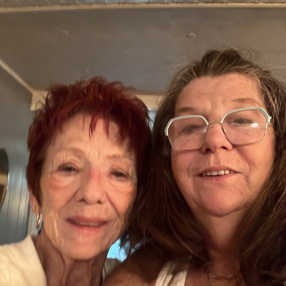 Meet your Posher, Lisa - Picture 2 of 2